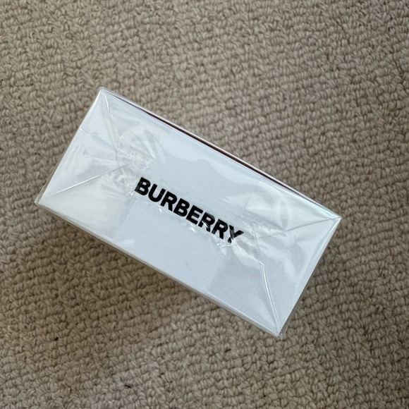 Burberry her intense brand new in box- with Burberry zip bag - Picture 4 of 4